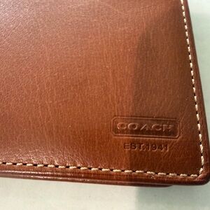Coach Brown Leather Bifold Wallet Contrast Stitching and matching cardholder